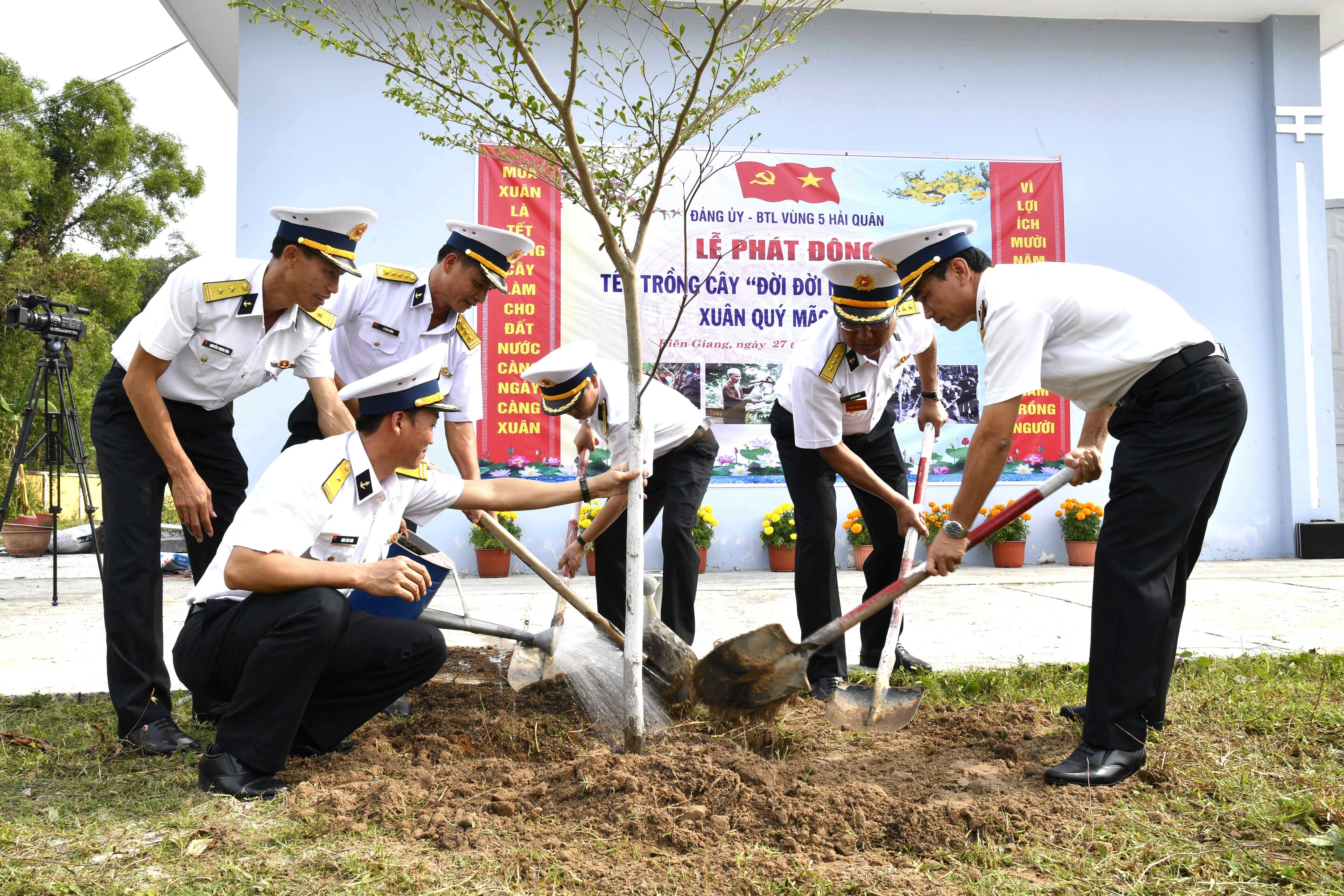 Vùng 5 Hải quân phát động Tết trồng cây Xuân Quý Mão 2023